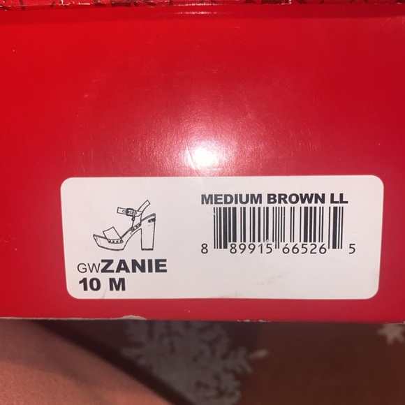 Guess heels size 10 with box and Satchels. - Picture 4 of 4